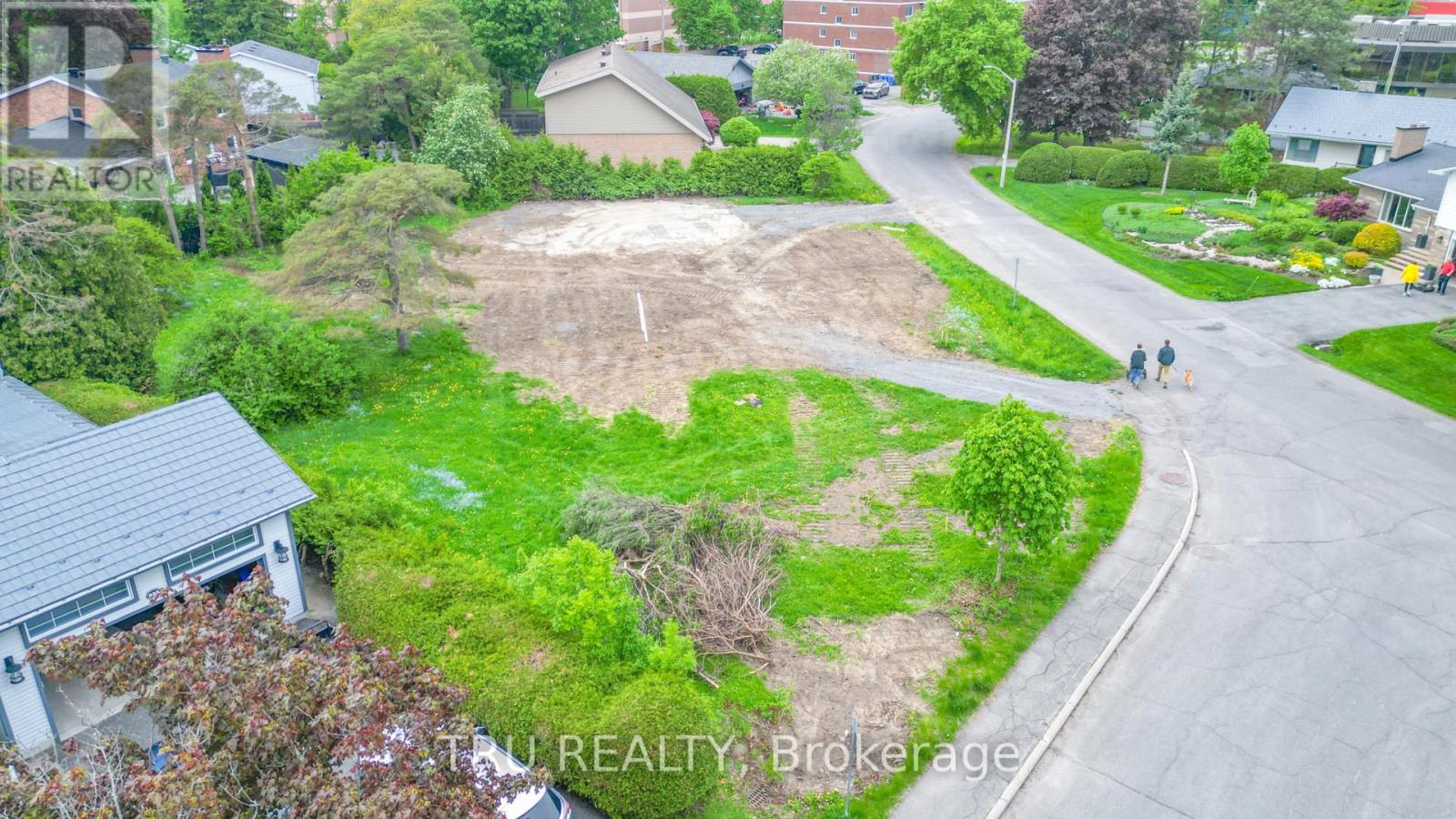 2300 Fox Crescent, Ottawa, Ontario  K2B 7K6 - Photo 21 - X12181522