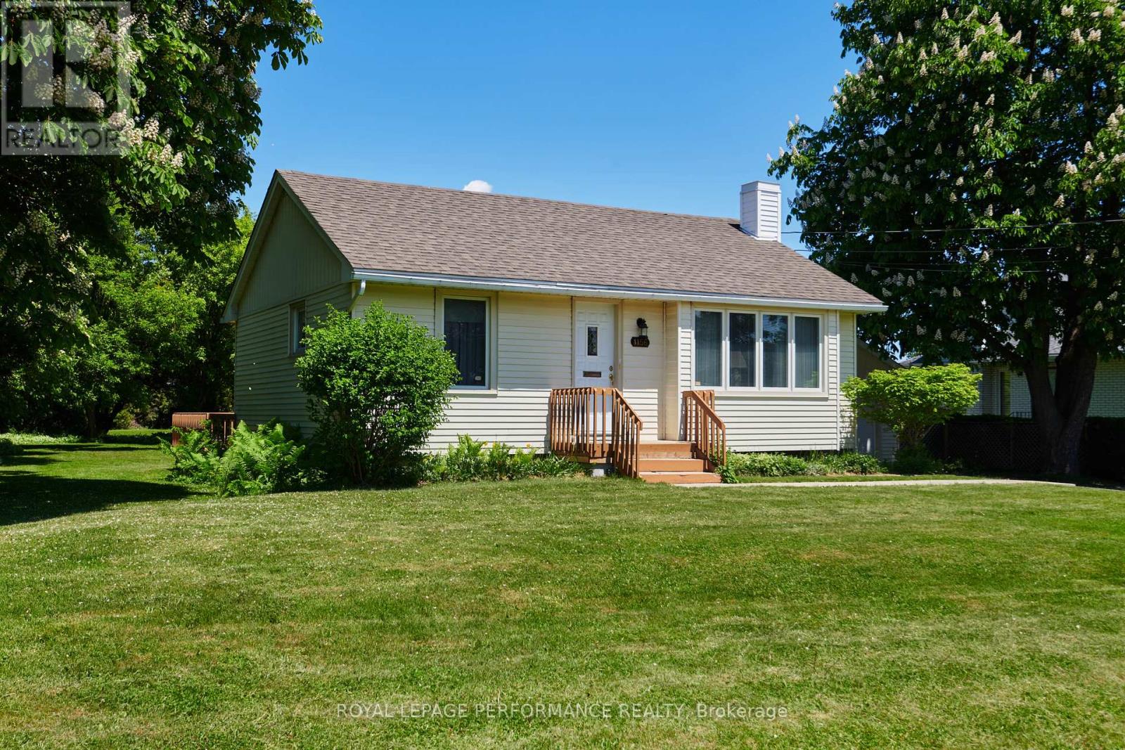 1156 Normandy Crescent, Ottawa, Ontario  K2E 5A6 - Photo 2 - X12181664
