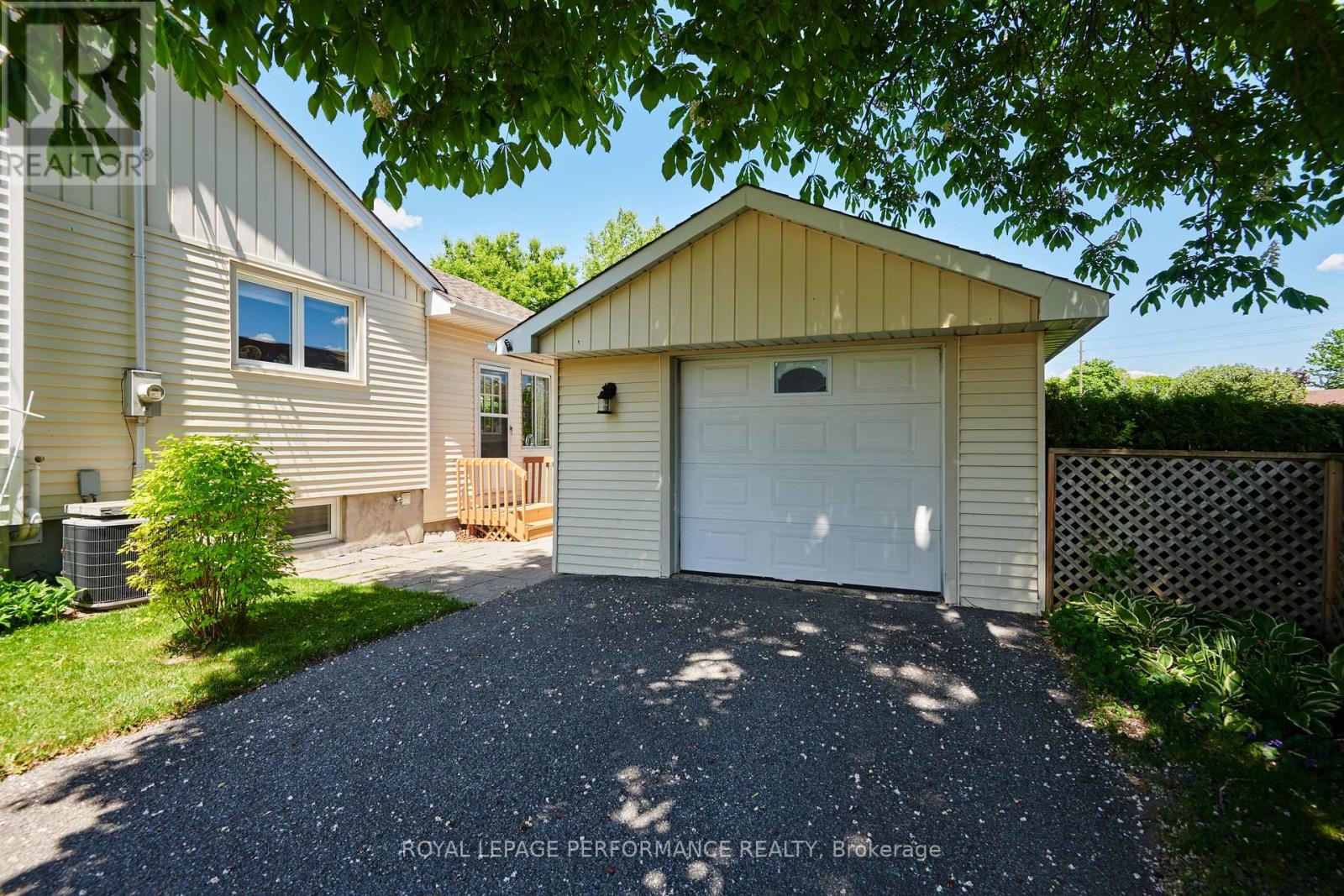 1156 Normandy Crescent, Ottawa, Ontario  K2E 5A6 - Photo 28 - X12181664