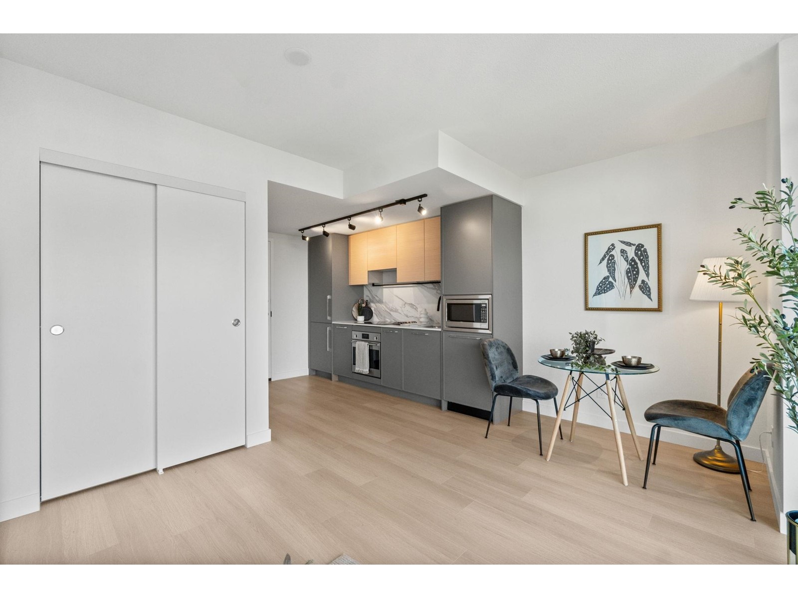 4004 13725 George Junction, Surrey, British Columbia  V3T 0V7 - Photo 5 - R3008736