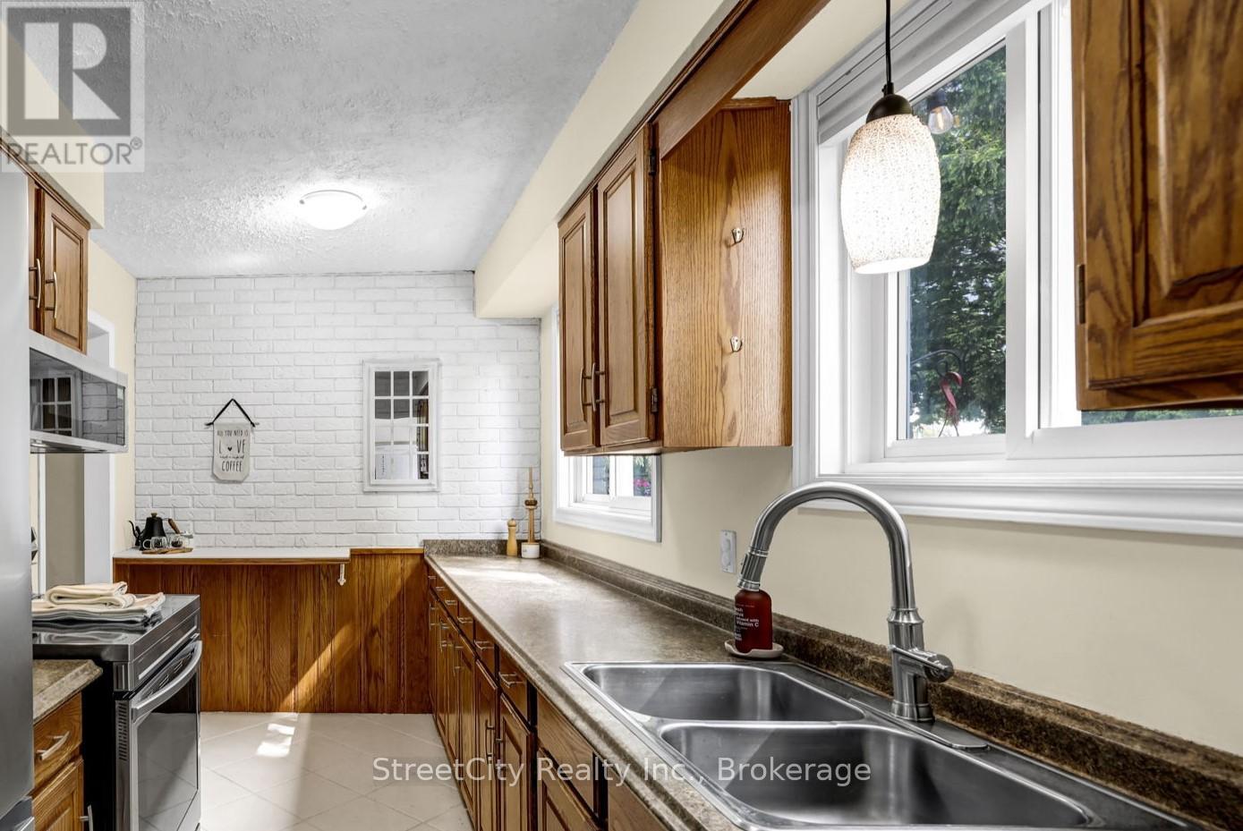 35 Babb Crescent, Stratford, Ontario  N5A 6Z8 - Photo 11 - X12181605