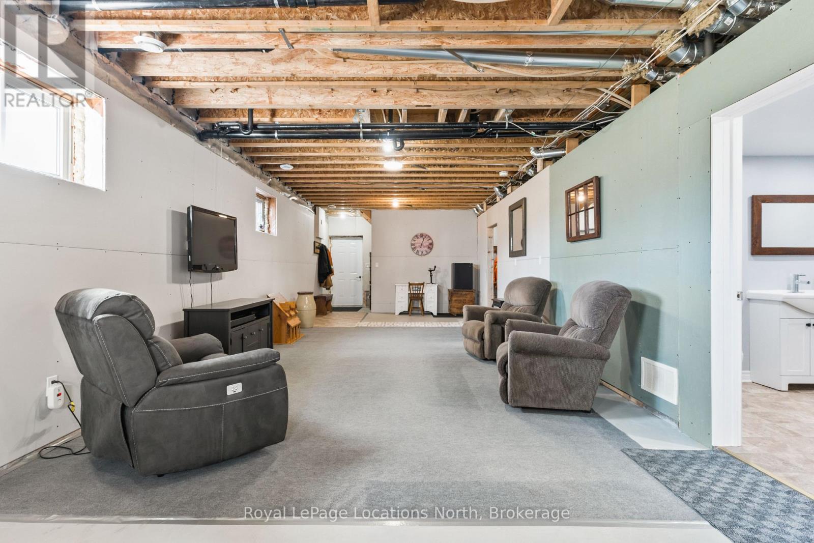 105 Inkerman Street, Grey Highlands, Ontario N0C 1E0 - Photo 26 - X12181643