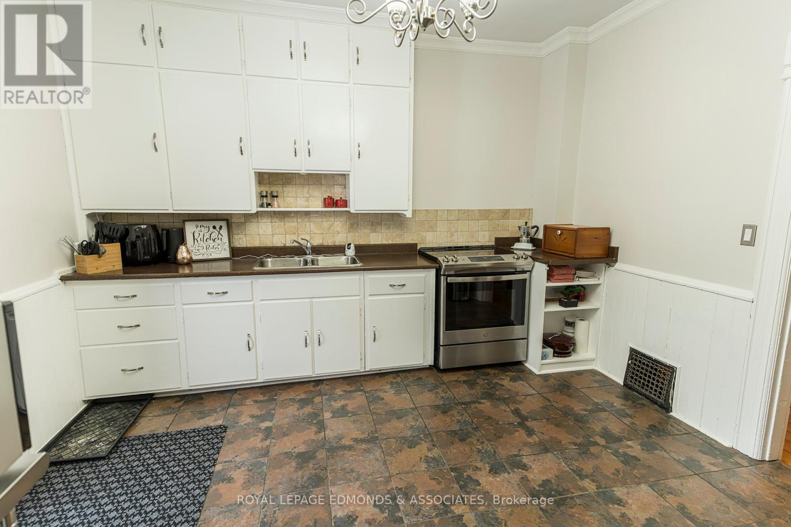 281 Trafalgar Road, Pembroke, Ontario  K8A 5A6 - Photo 21 - X12051459