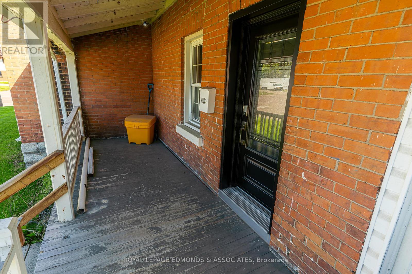 281 Trafalgar Road, Pembroke, Ontario  K8A 5A6 - Photo 10 - X12051459