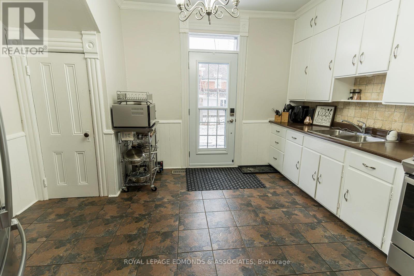 281 Trafalgar Road, Pembroke, Ontario  K8A 5A6 - Photo 22 - X12051459