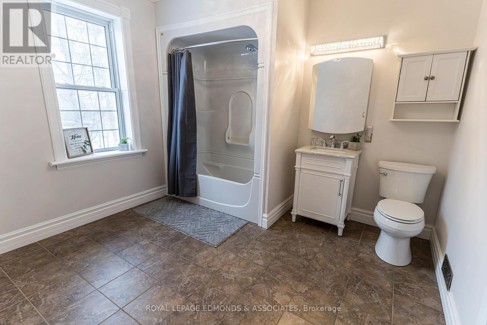 281 Trafalgar Road, Pembroke, Ontario  K8A 5A6 - Photo 27 - X12051459