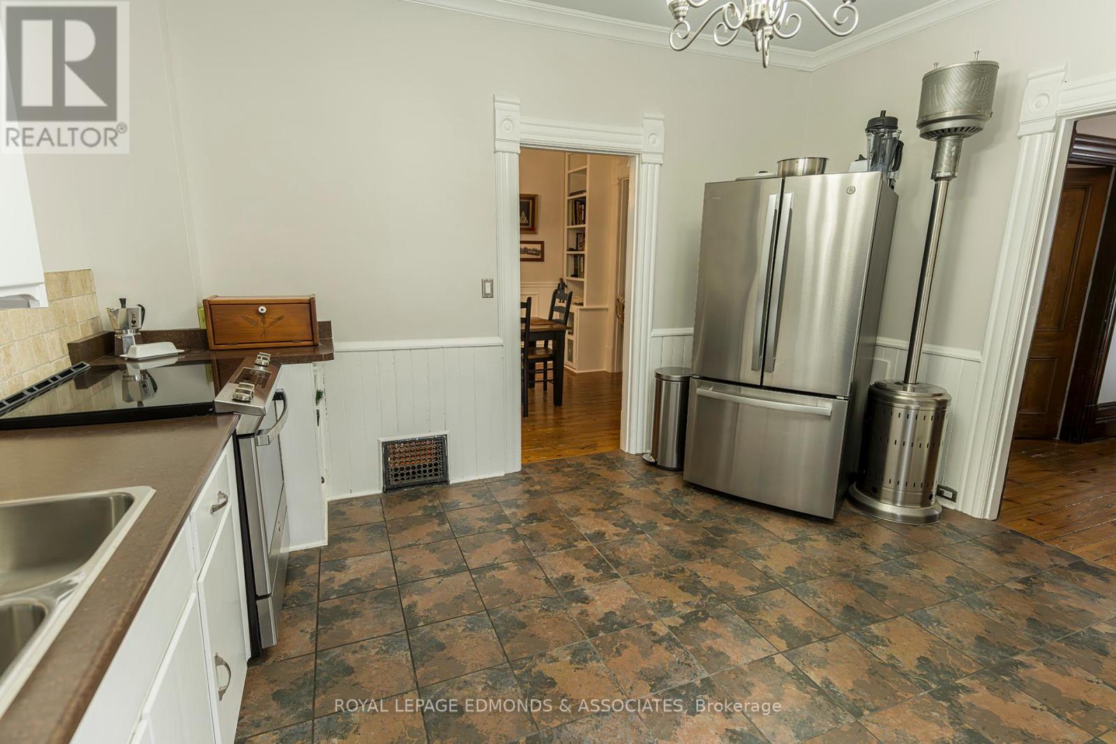 281 Trafalgar Road, Pembroke, Ontario  K8A 5A6 - Photo 20 - X12051459
