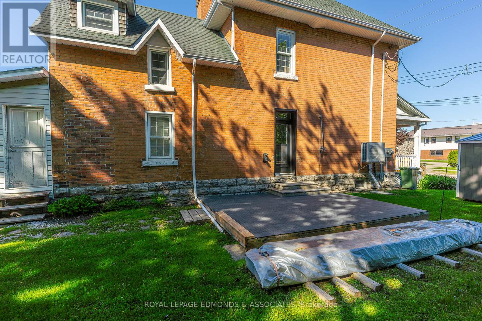 281 Trafalgar Road, Pembroke, Ontario  K8A 5A6 - Photo 5 - X12051459