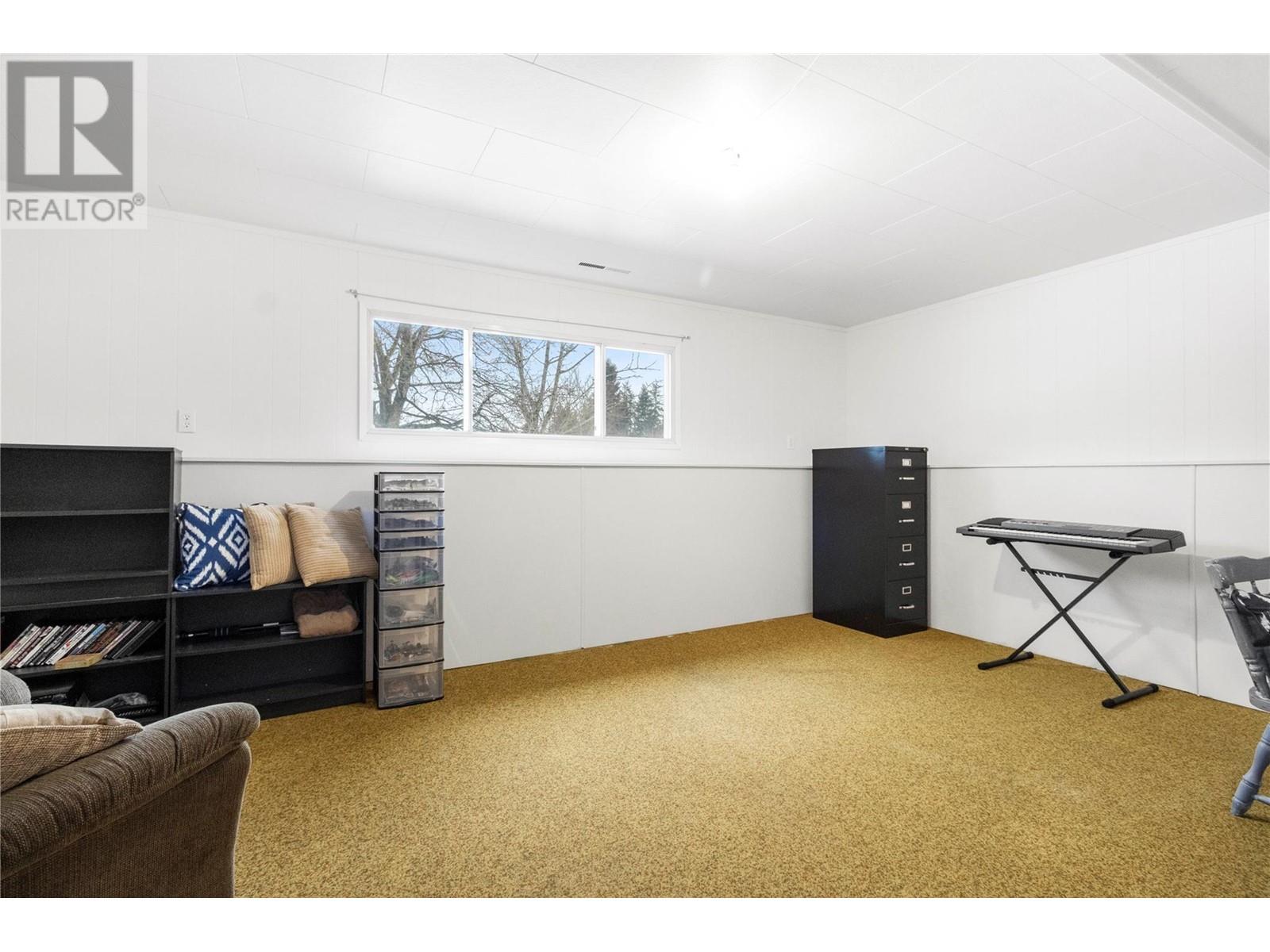 880 28th Street SE, Salmon Arm, BC V1E2H3