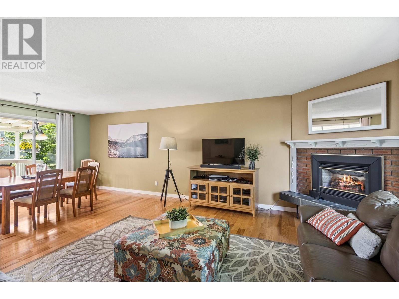 880 28th Street Se, Salmon Arm, British Columbia  V1E 2H3 - Photo 10 - 10331975