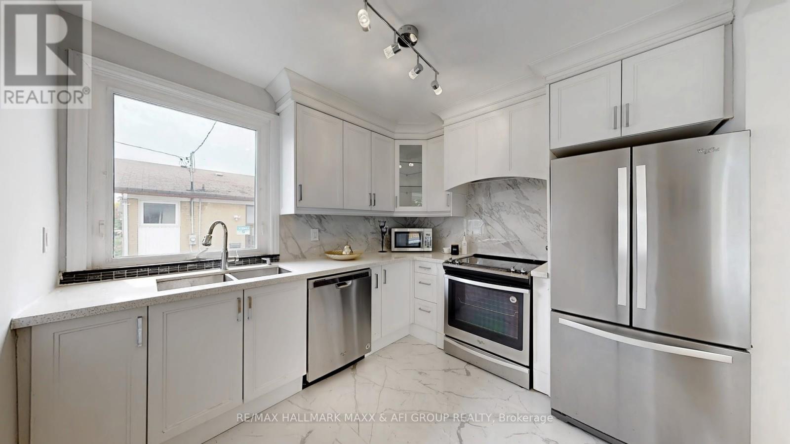 319 Taylor Mills Drive N, Richmond Hill (Crosby), Ontario  L4C 2T8 - Photo 8 - N12181460