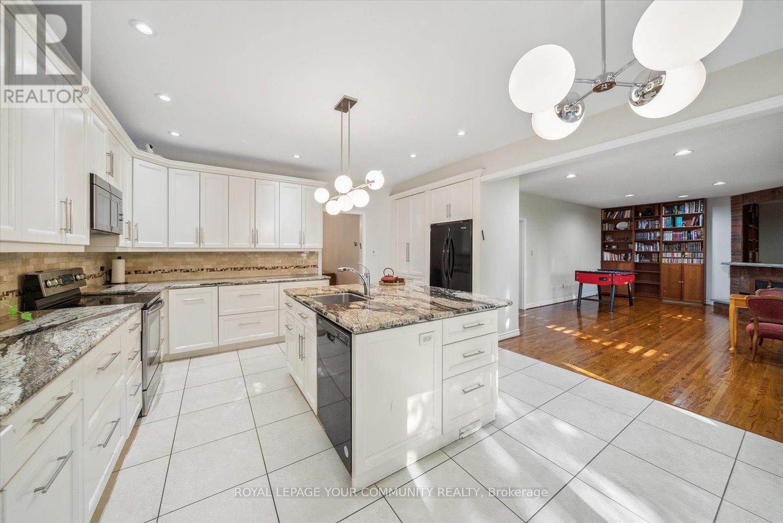 136 Markwood Lane, Vaughan (Crestwood-Springfarm-Yorkhill), Ontario  L4J 7K6 - Photo 10 - N12181463