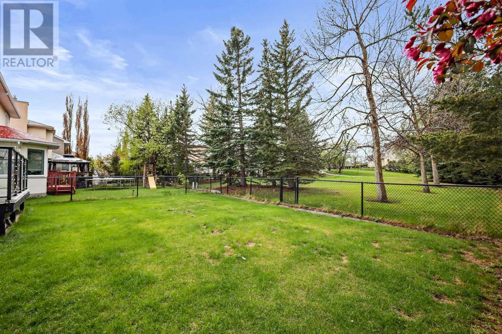 Property at 26 Hamptons Grove NW image 4
