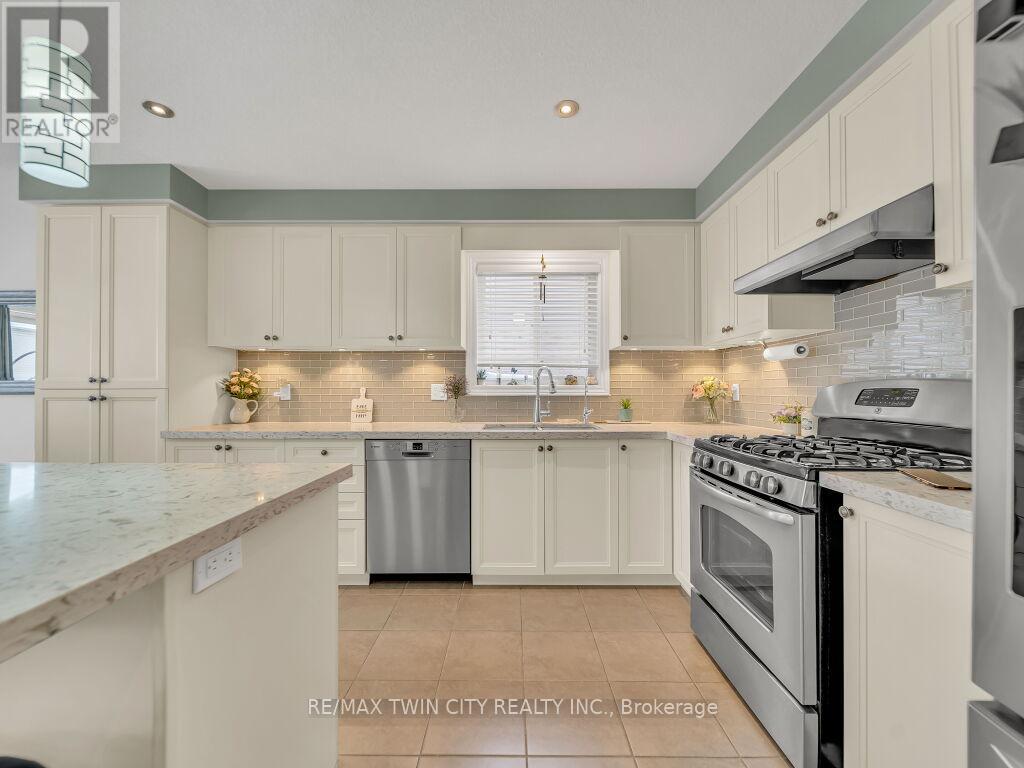 46 Woodbine Avenue, Kitchener, Ontario  N2R 1V1 - Photo 11 - X12107775