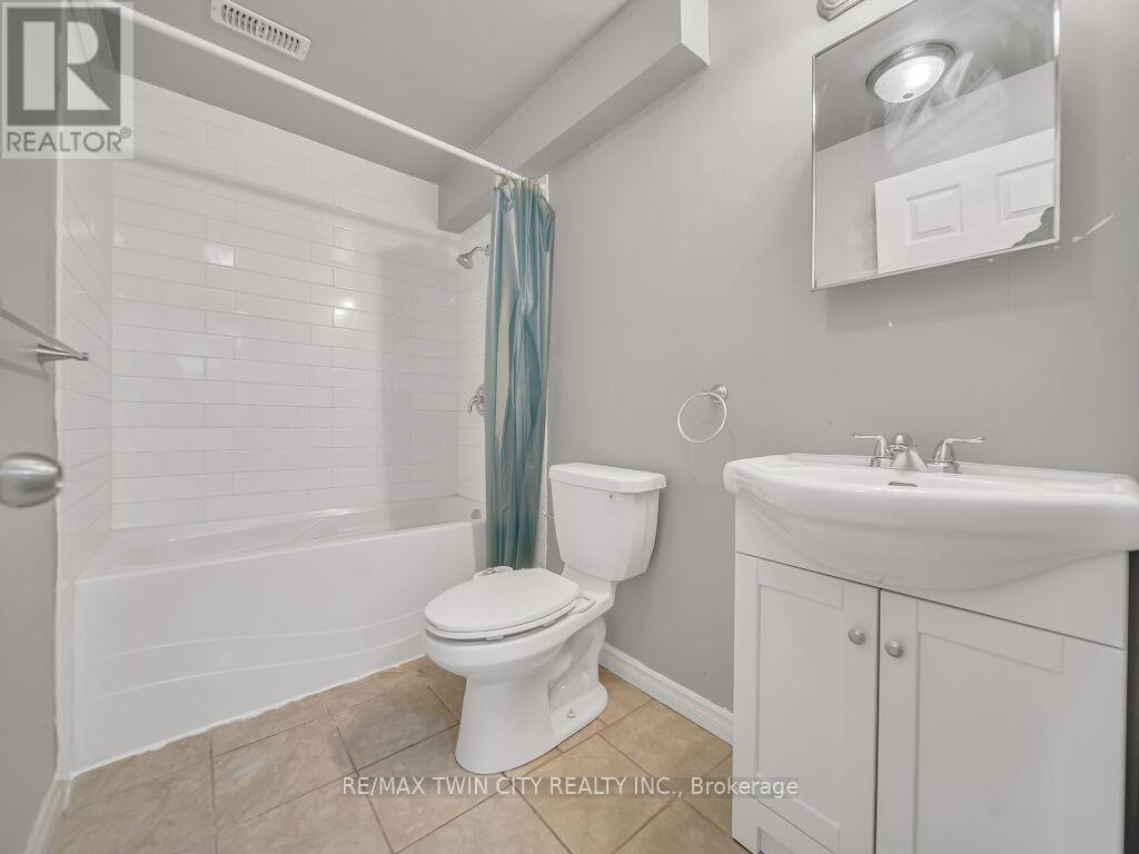 46 Woodbine Avenue, Kitchener, Ontario  N2R 1V1 - Photo 37 - X12107775