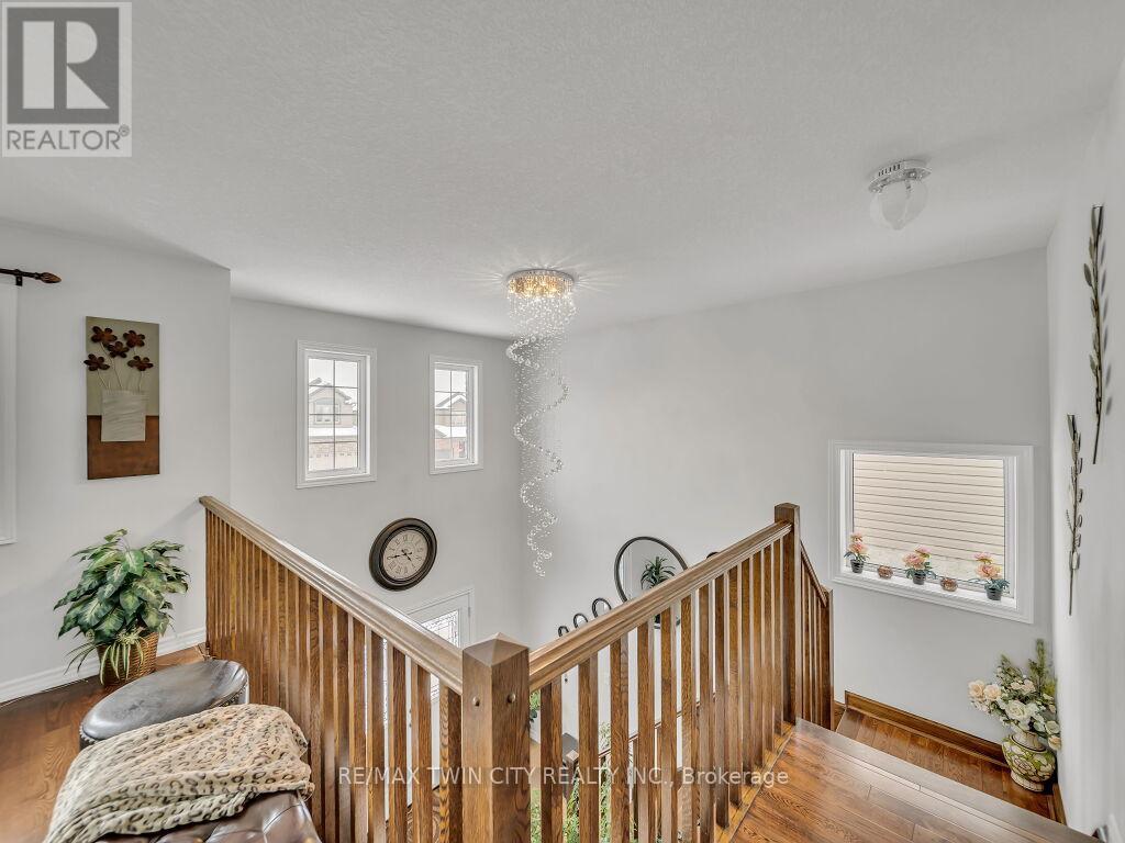 46 Woodbine Avenue, Kitchener, Ontario  N2R 1V1 - Photo 22 - X12107775