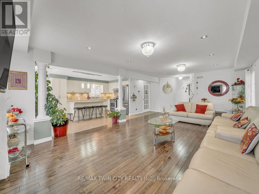 46 Woodbine Avenue, Kitchener, Ontario  N2R 1V1 - Photo 9 - X12107775
