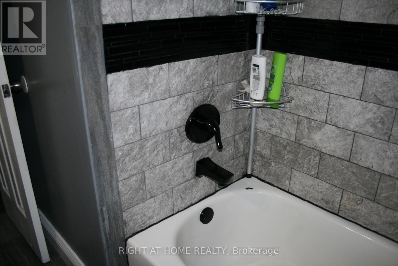 38 Garibaldi Drive, Barrie (Holly), Ontario  L4N 8C3 - Photo 10 - S12181385