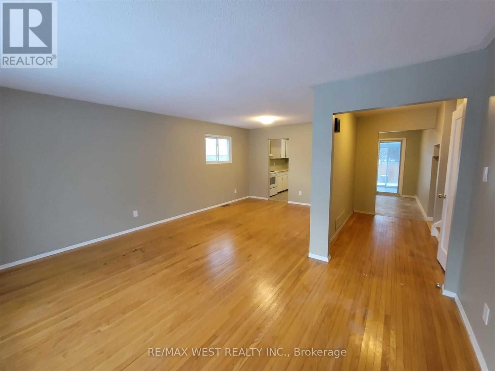 97 College Crescent, Barrie, Ontario  L4M 2W5 - Photo 2 - S12181446