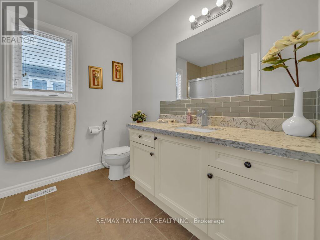 46 Woodbine Avenue, Kitchener, Ontario  N2R 1V1 - Photo 30 - X12107775