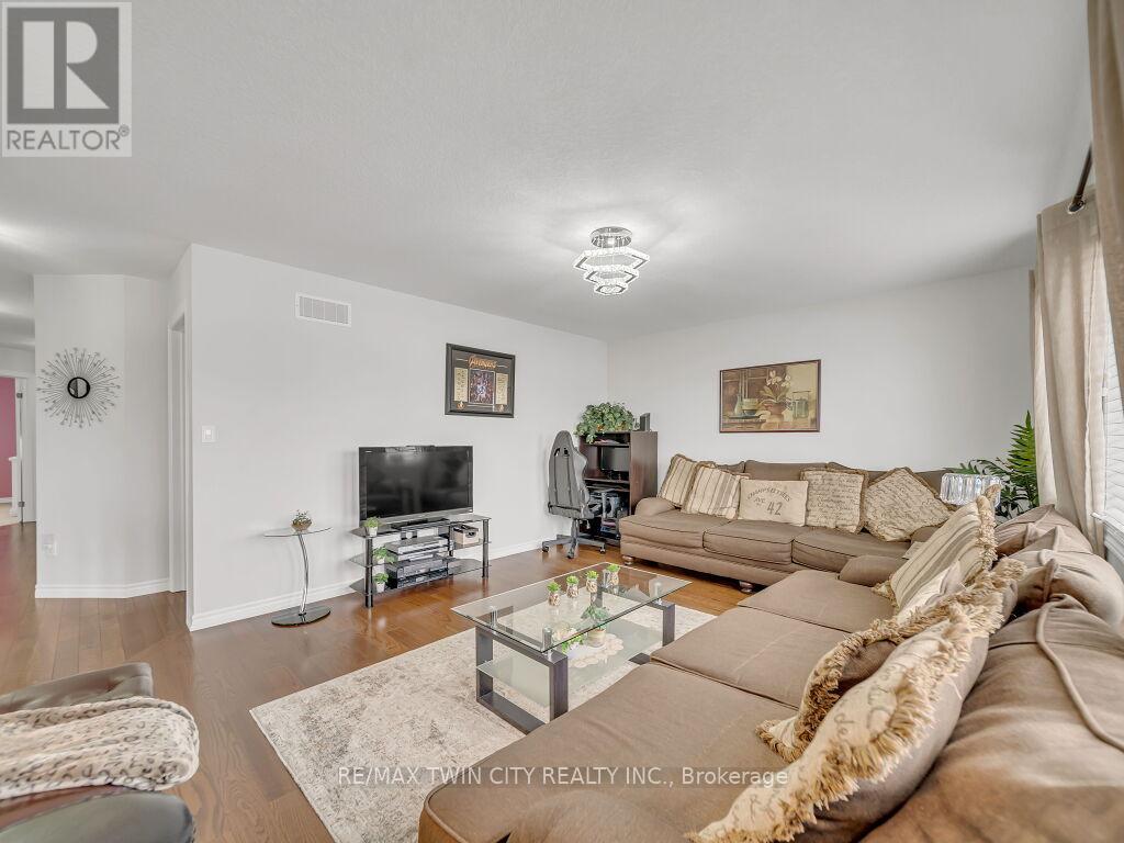 46 Woodbine Avenue, Kitchener, Ontario  N2R 1V1 - Photo 24 - X12107775
