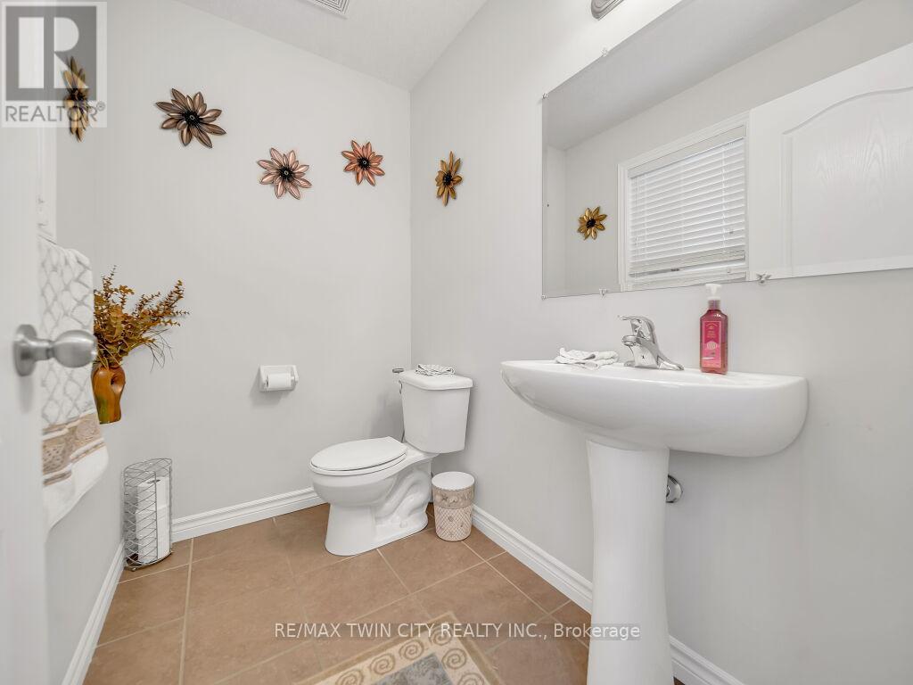 46 Woodbine Avenue, Kitchener, Ontario  N2R 1V1 - Photo 18 - X12107775