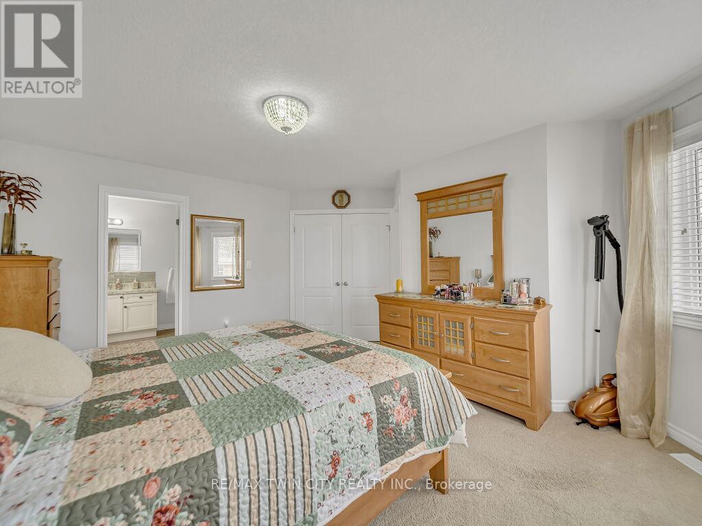 46 Woodbine Avenue, Kitchener, Ontario  N2R 1V1 - Photo 25 - X12107775