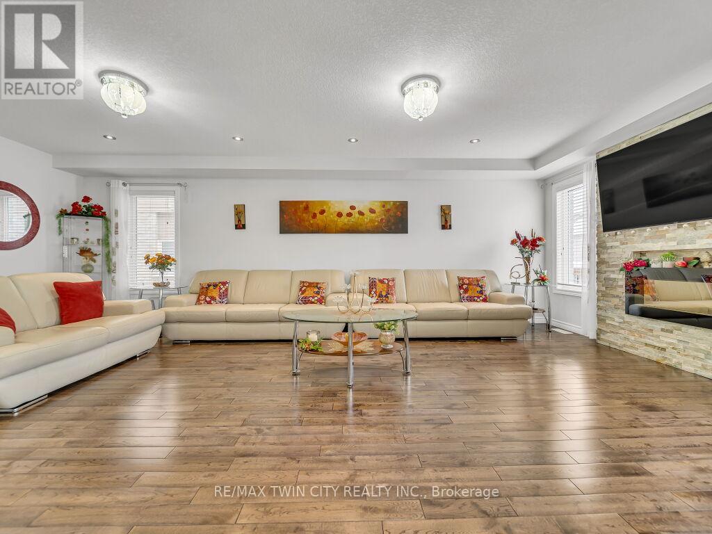 46 Woodbine Avenue, Kitchener, Ontario  N2R 1V1 - Photo 8 - X12107775