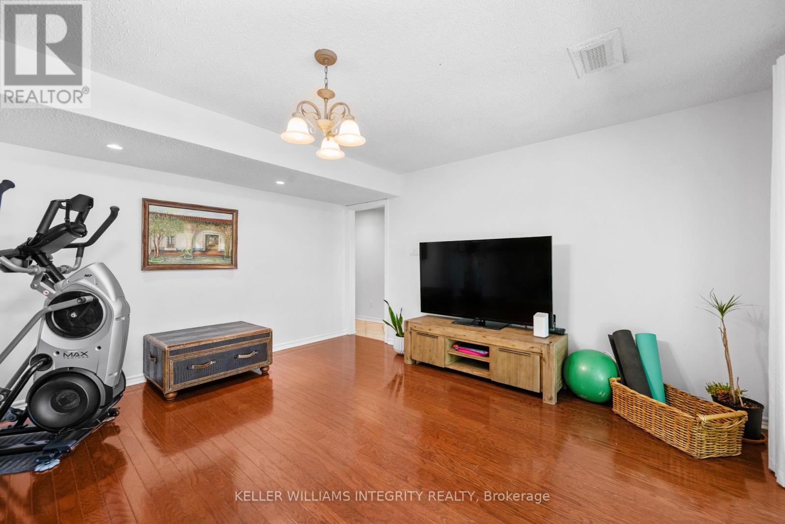 3 Briarcliffe Drive, Ottawa, Ontario  K1J 6E3 - Photo 37 - X12033061