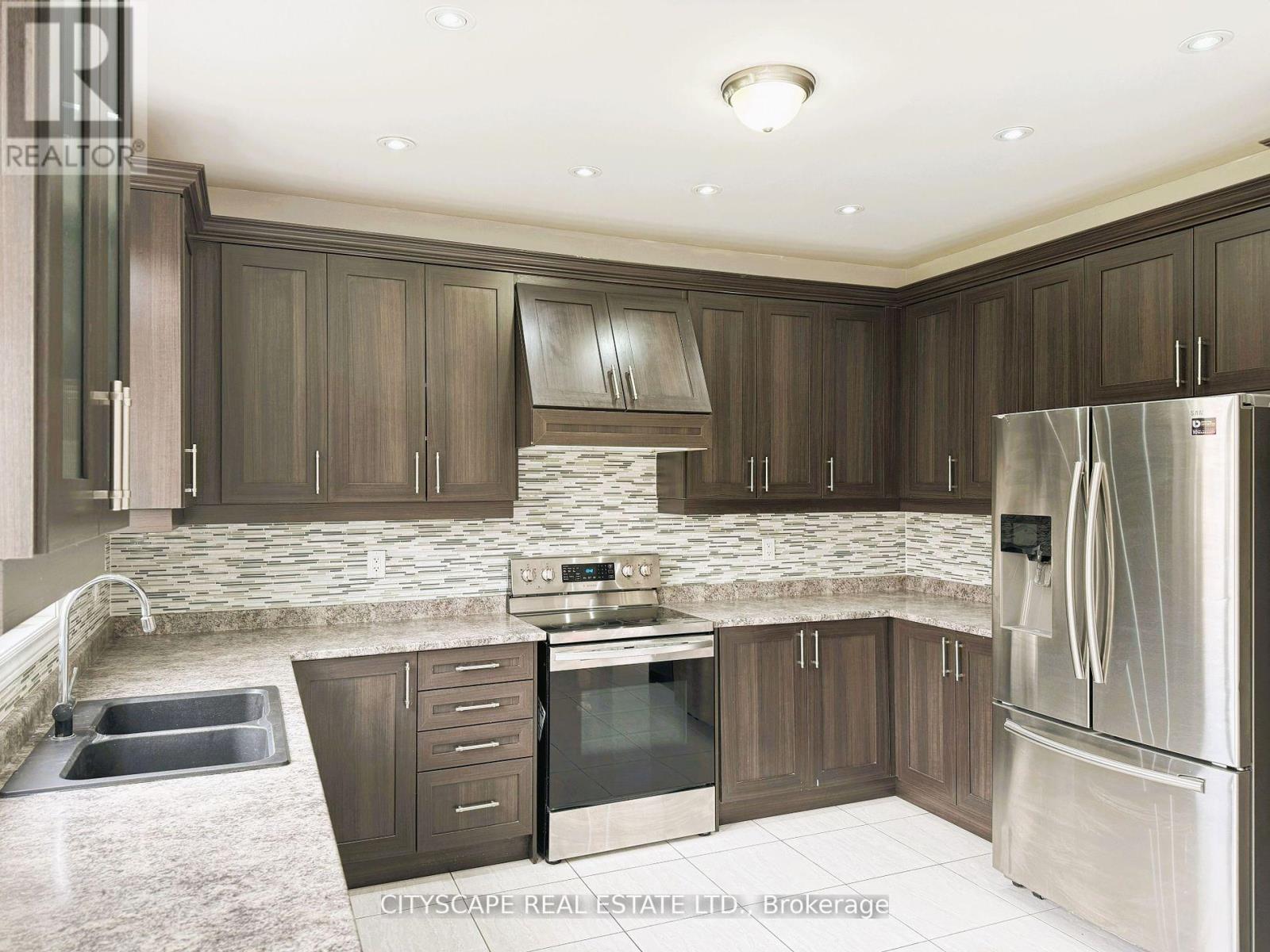 7 Attraction Drive, Brampton, Ontario  L6Y 2Z8 - Photo 11 - W11919996