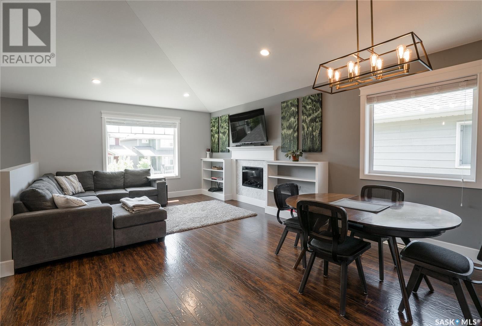 Property at 327 Eaton LANE image 3