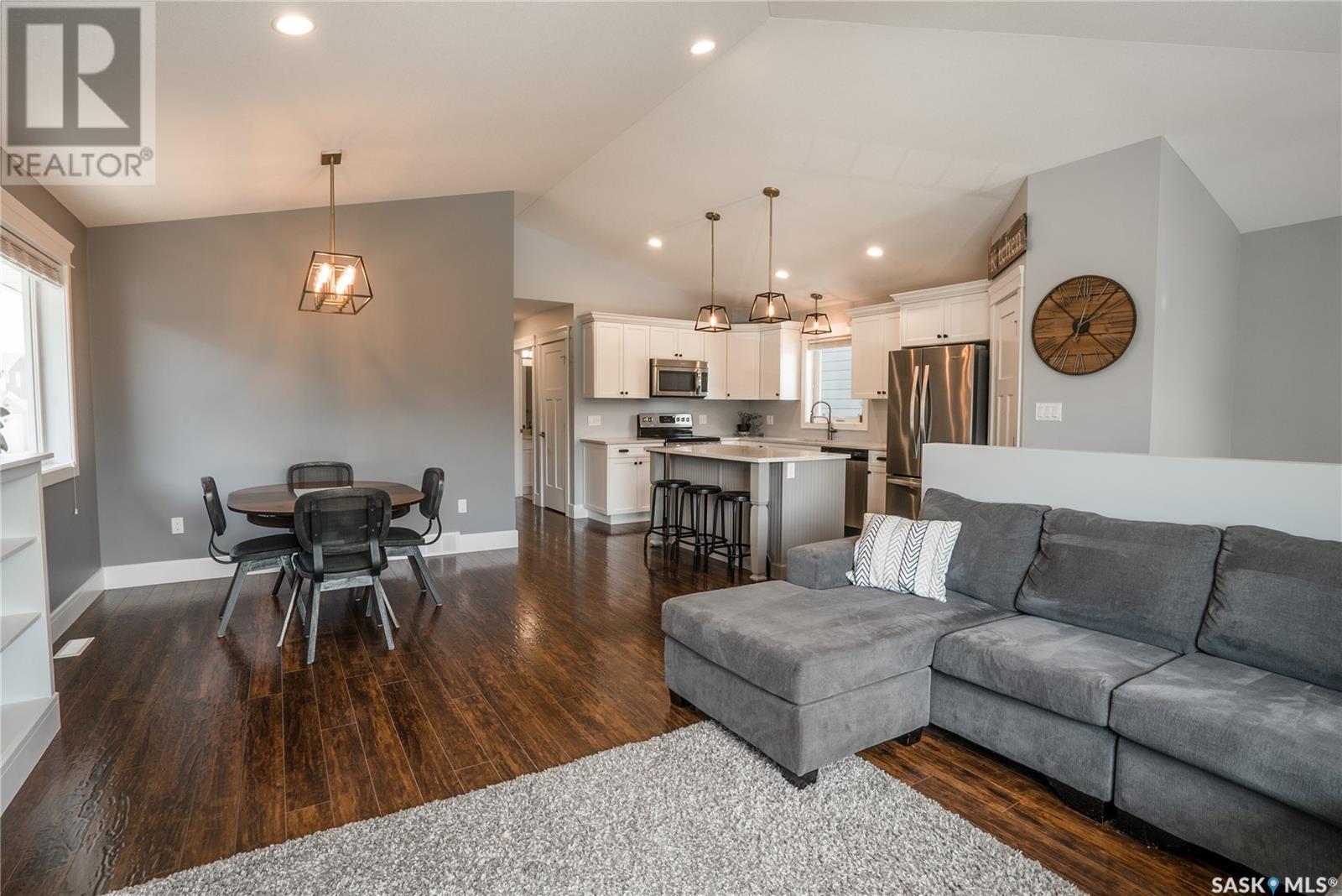 Property at 327 Eaton LANE image 4