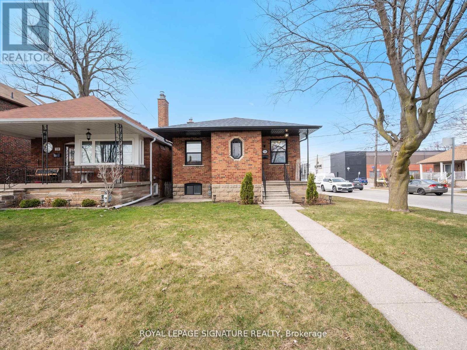 136 SCHELL AVENUE, Toronto, Ontario