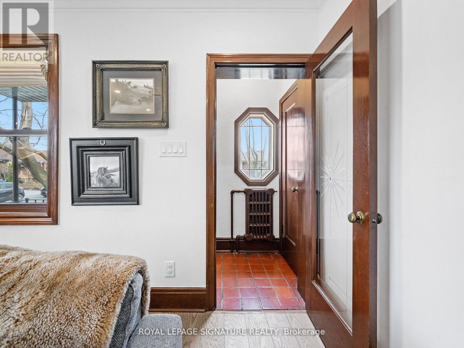 136 Schell Avenue, Toronto, Ontario  M6E 2T1 - Photo 11 - W12181367