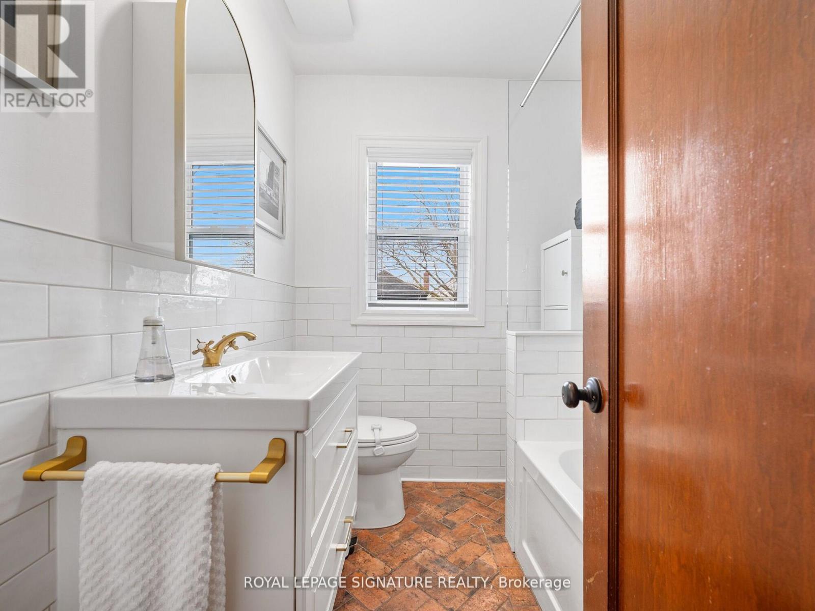 136 Schell Avenue, Toronto, Ontario  M6E 2T1 - Photo 33 - W12181367