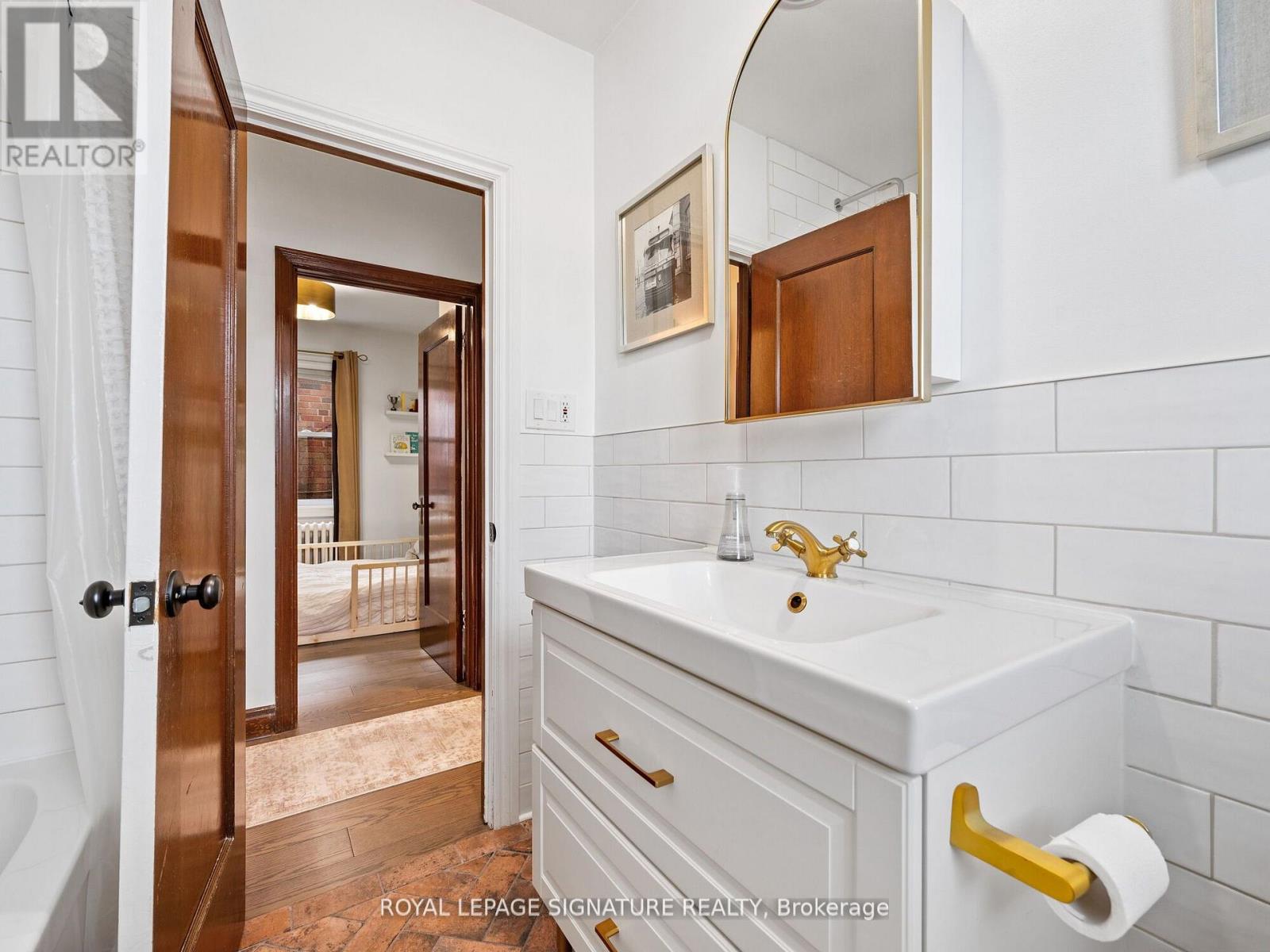 136 Schell Avenue, Toronto, Ontario  M6E 2T1 - Photo 34 - W12181367