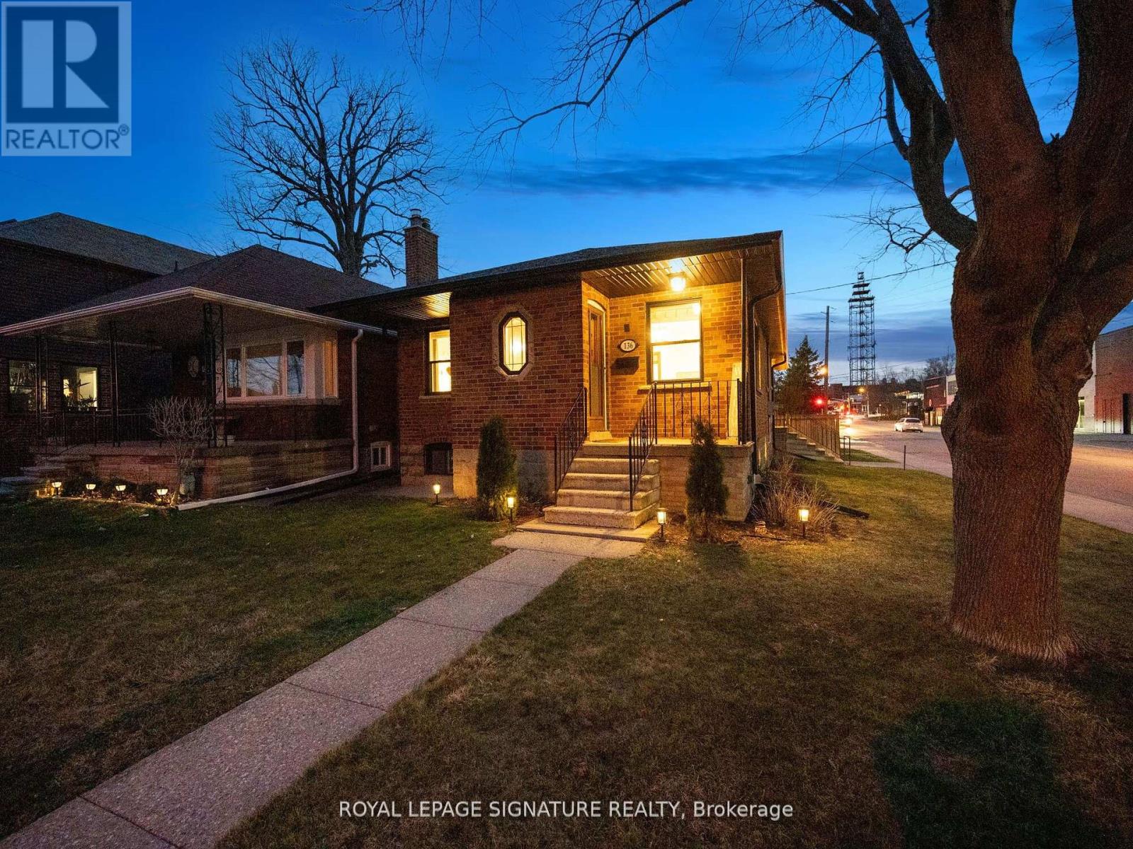 136 Schell Avenue, Toronto (Briar Hill-Belgravia), Ontario  M6E 2T1 - Photo 6 - W12181367