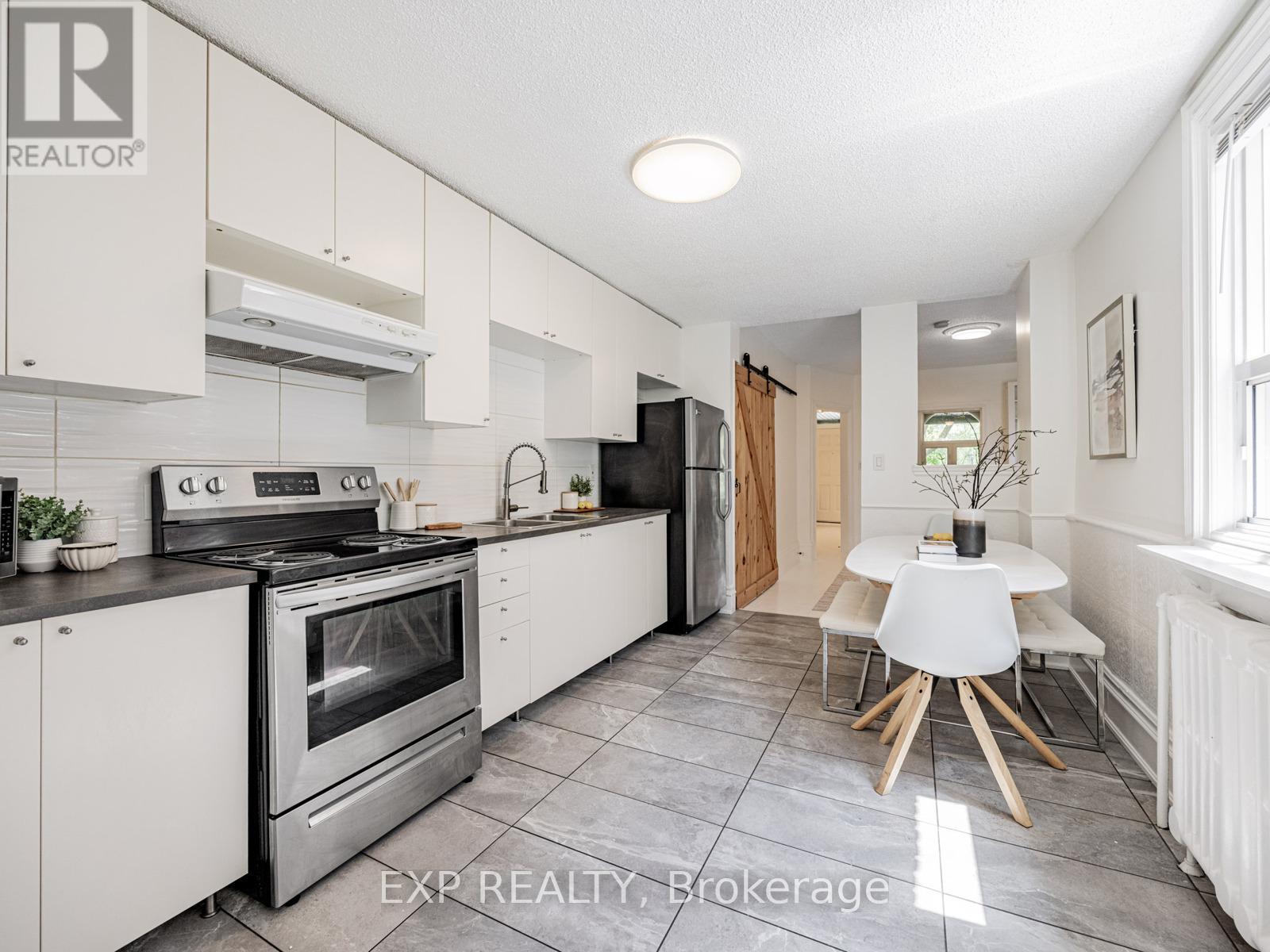 230 Campbell Avenue, Toronto (Dovercourt-Wallace Emerson-Junction), Ontario  M6P 3V4 - Photo 11 - W12181388
