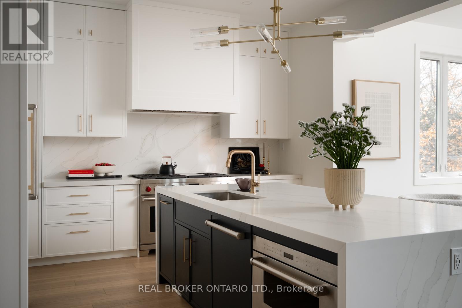 170 The Kingsway, Toronto, Ontario  M8X 2V6 - Photo 13 - W12181426
