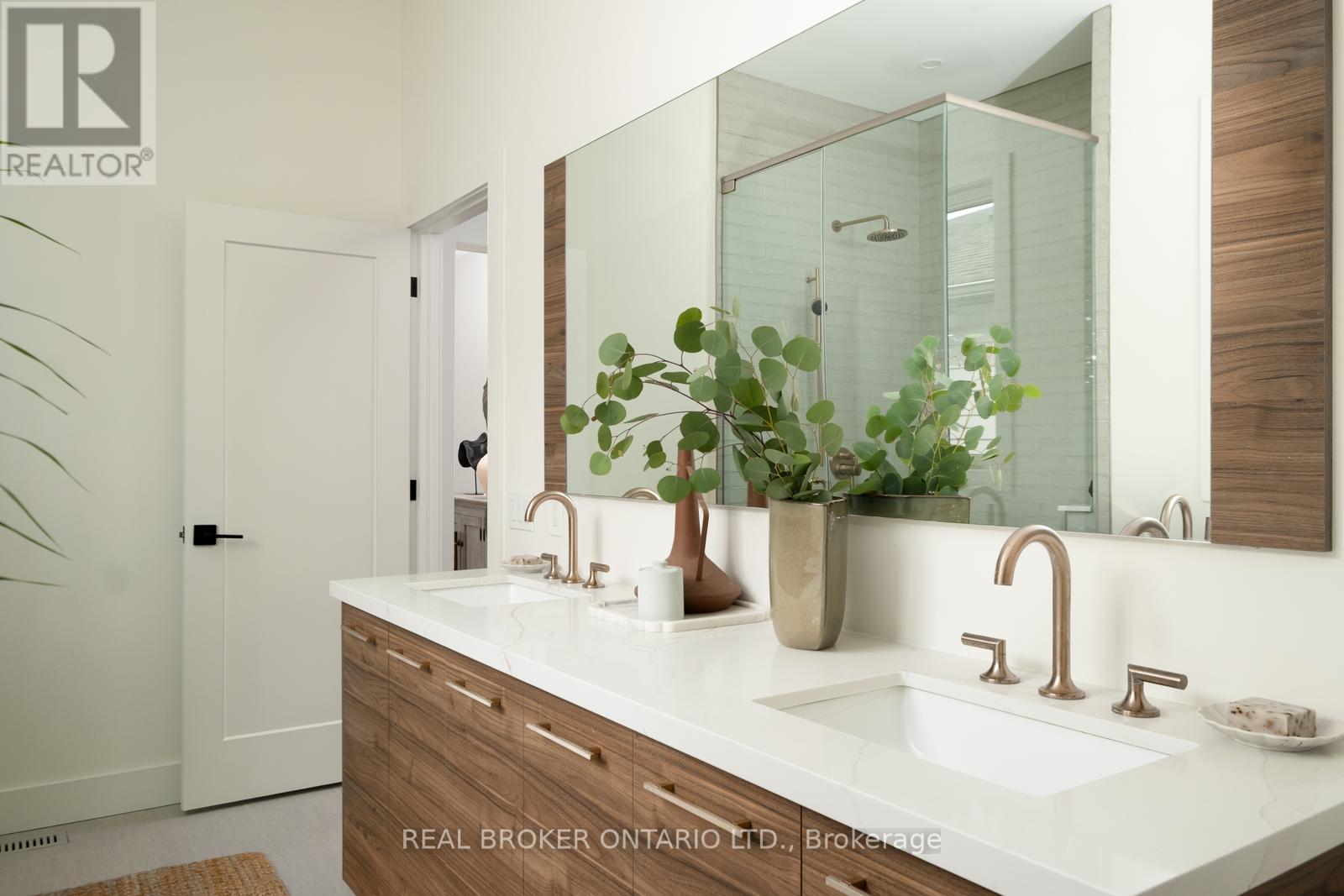 170 The Kingsway, Toronto, Ontario  M8X 2V6 - Photo 18 - W12181426