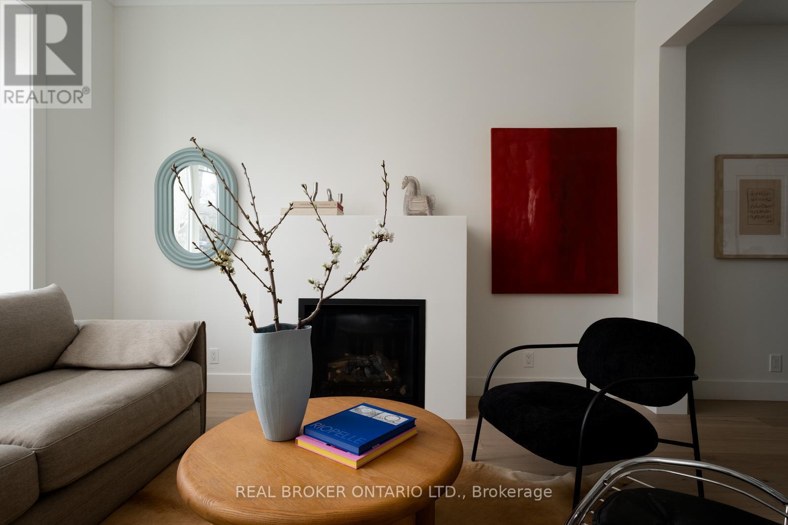 170 The Kingsway, Toronto, Ontario  M8X 2V6 - Photo 3 - W12181426