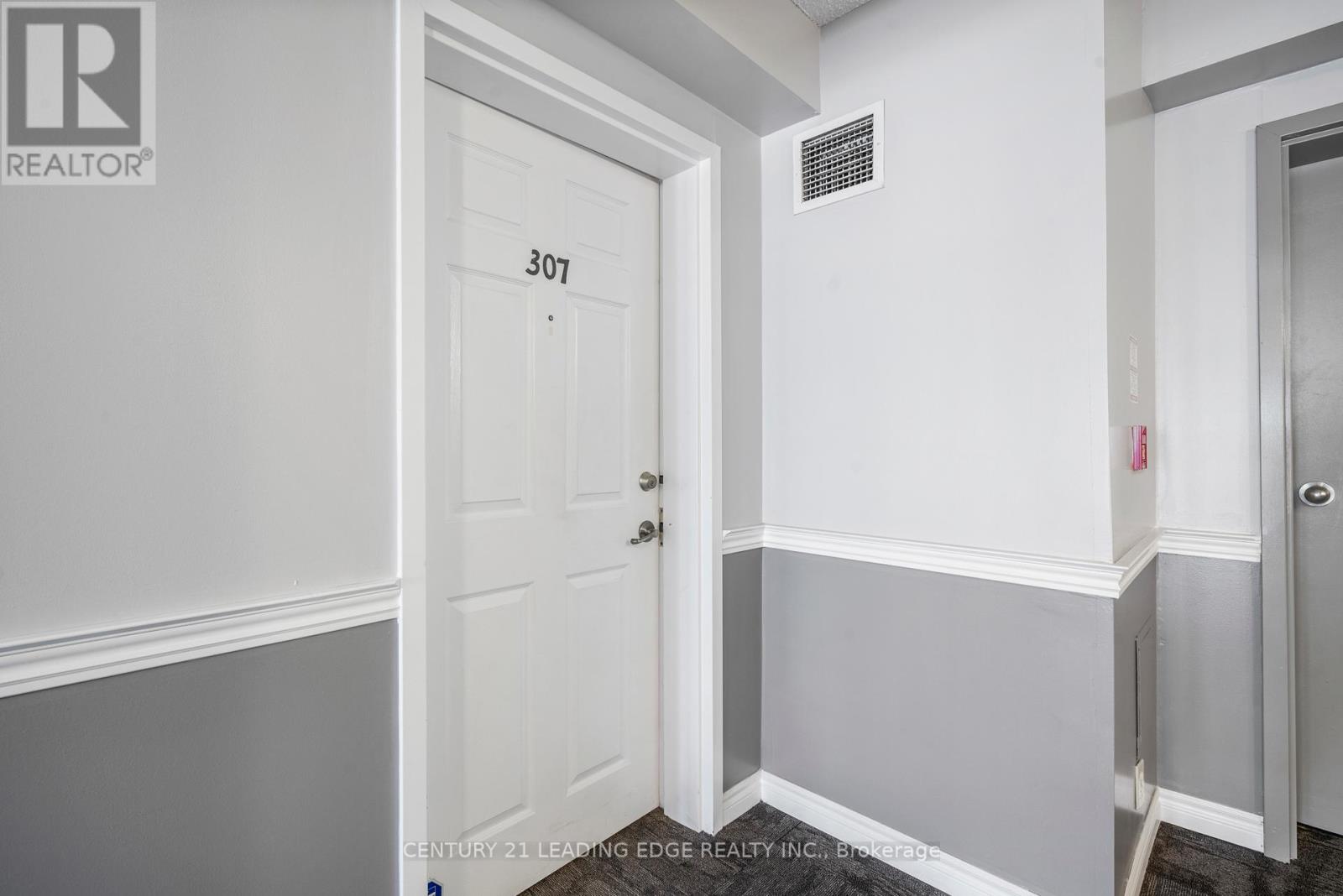 307 - 1810 Walkers Line, Burlington, Ontario  L7M 4V3 - Photo 2 - W12181456