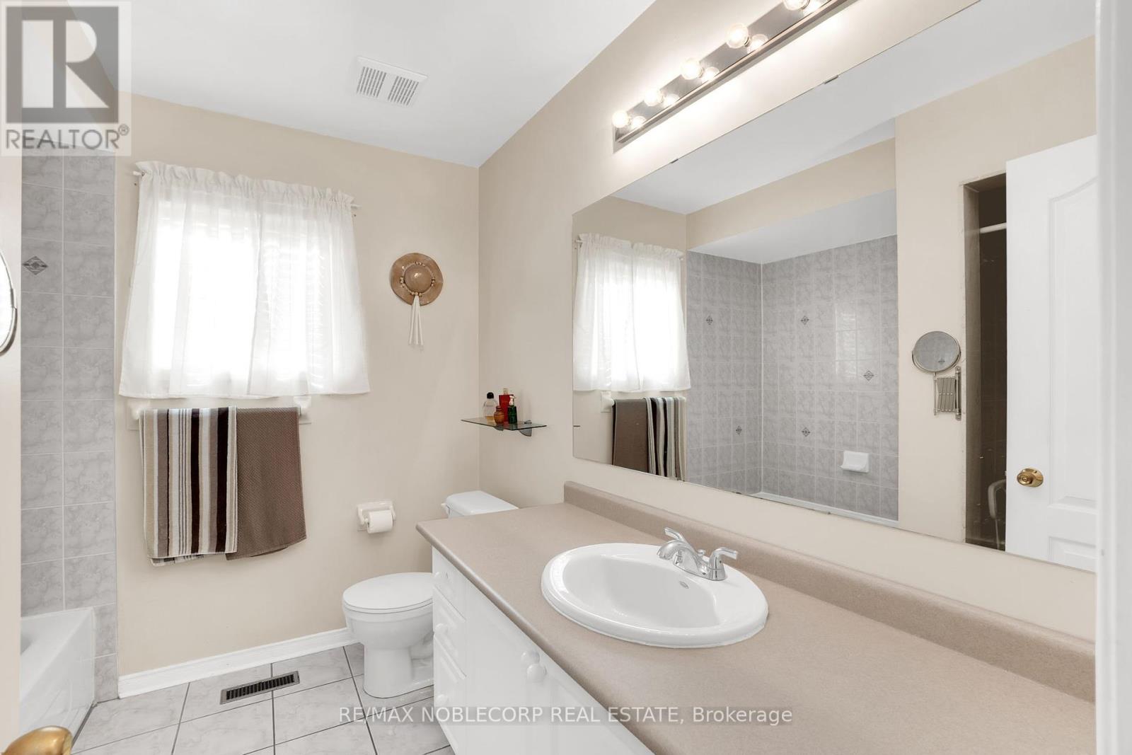 129 Queen Mary Drive, Brampton, Ontario  L7A 2R5 - Photo 28 - W12181458