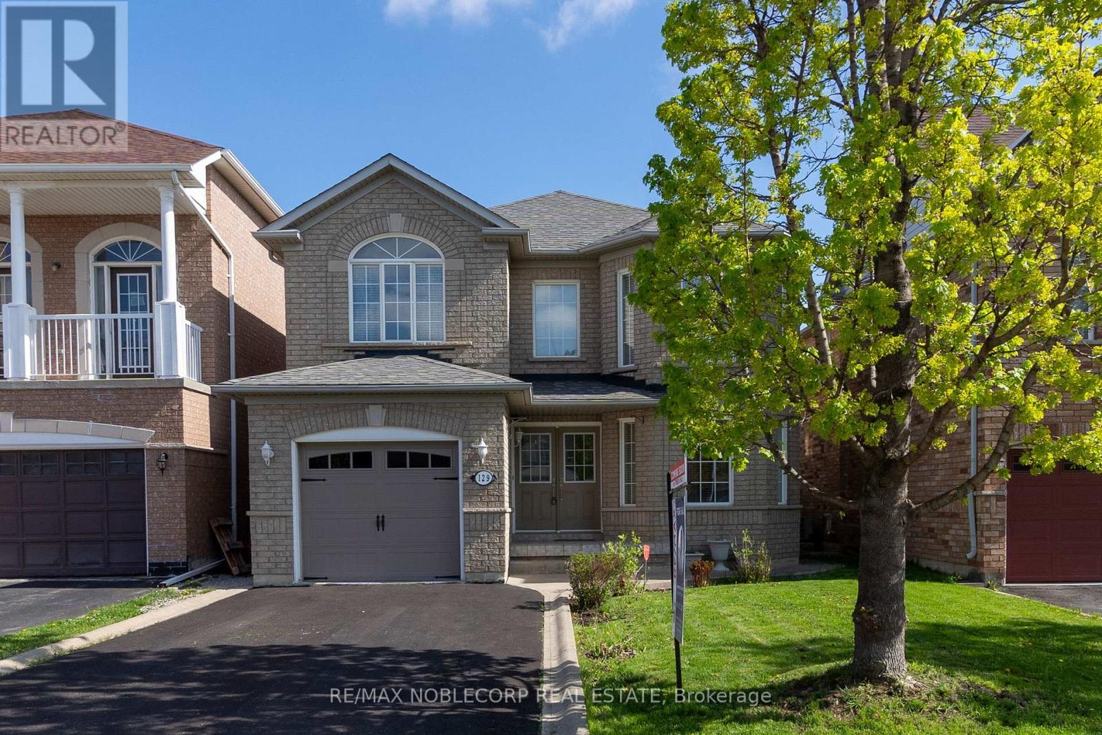 129 Queen Mary Drive, Brampton, Ontario  L7A 2R5 - Photo 4 - W12181458