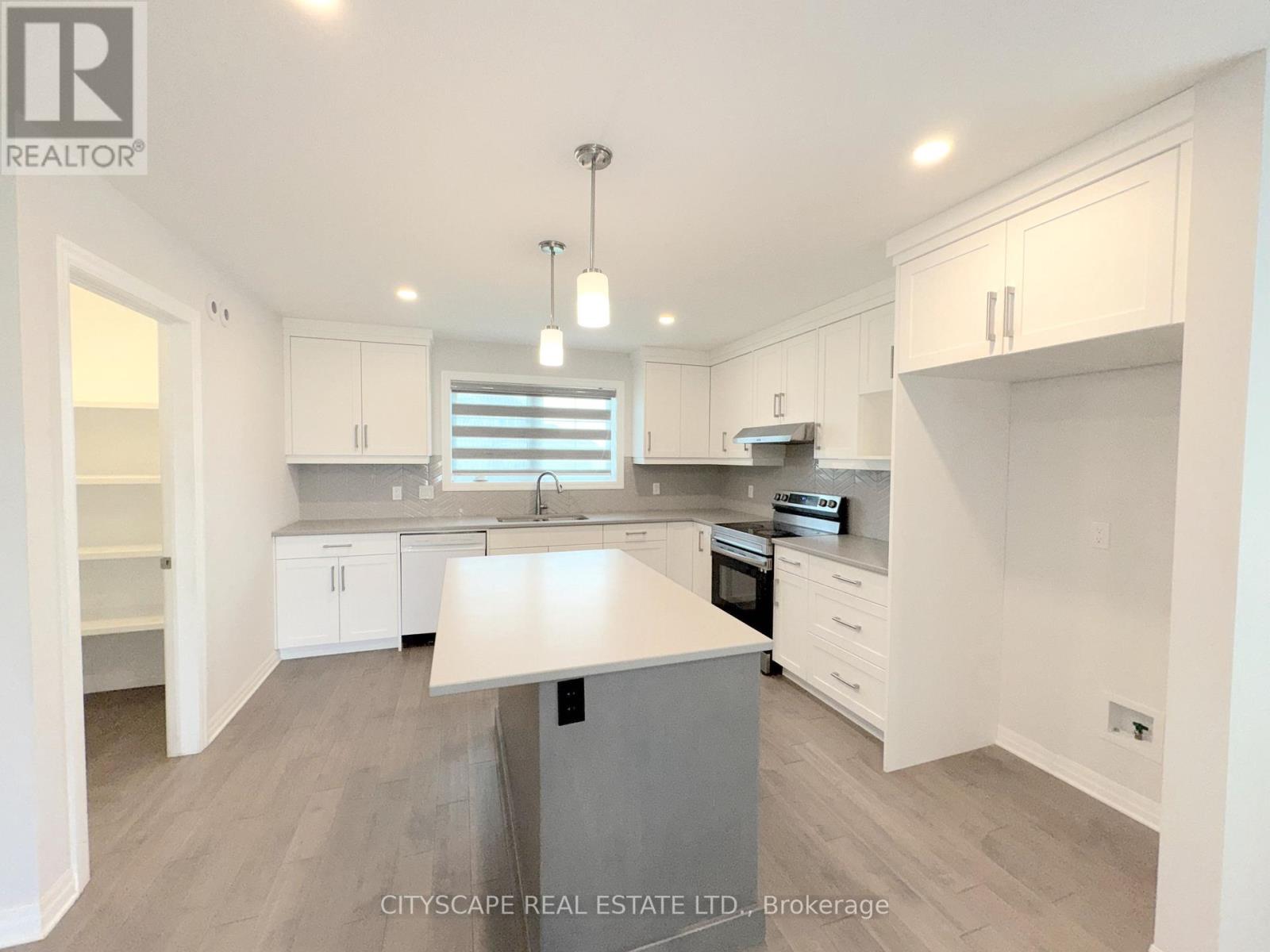 118 Benjamin Parkway, St. Thomas, Ontario  N5R 0L6 - Photo 7 - X12181395