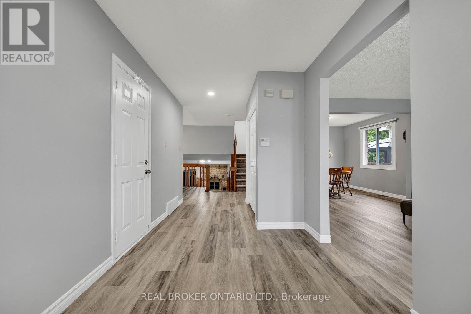 483 Northlake Drive, Waterloo, Ontario  N2V 2A4 - Photo 12 - X12181423