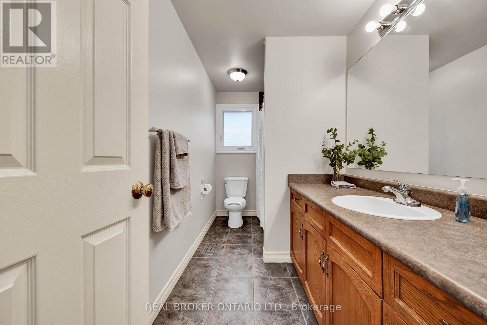 483 Northlake Drive, Waterloo, Ontario  N2V 2A4 - Photo 23 - X12181423