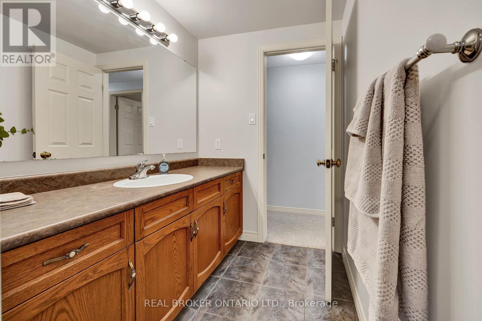 483 Northlake Drive, Waterloo, Ontario  N2V 2A4 - Photo 24 - X12181423