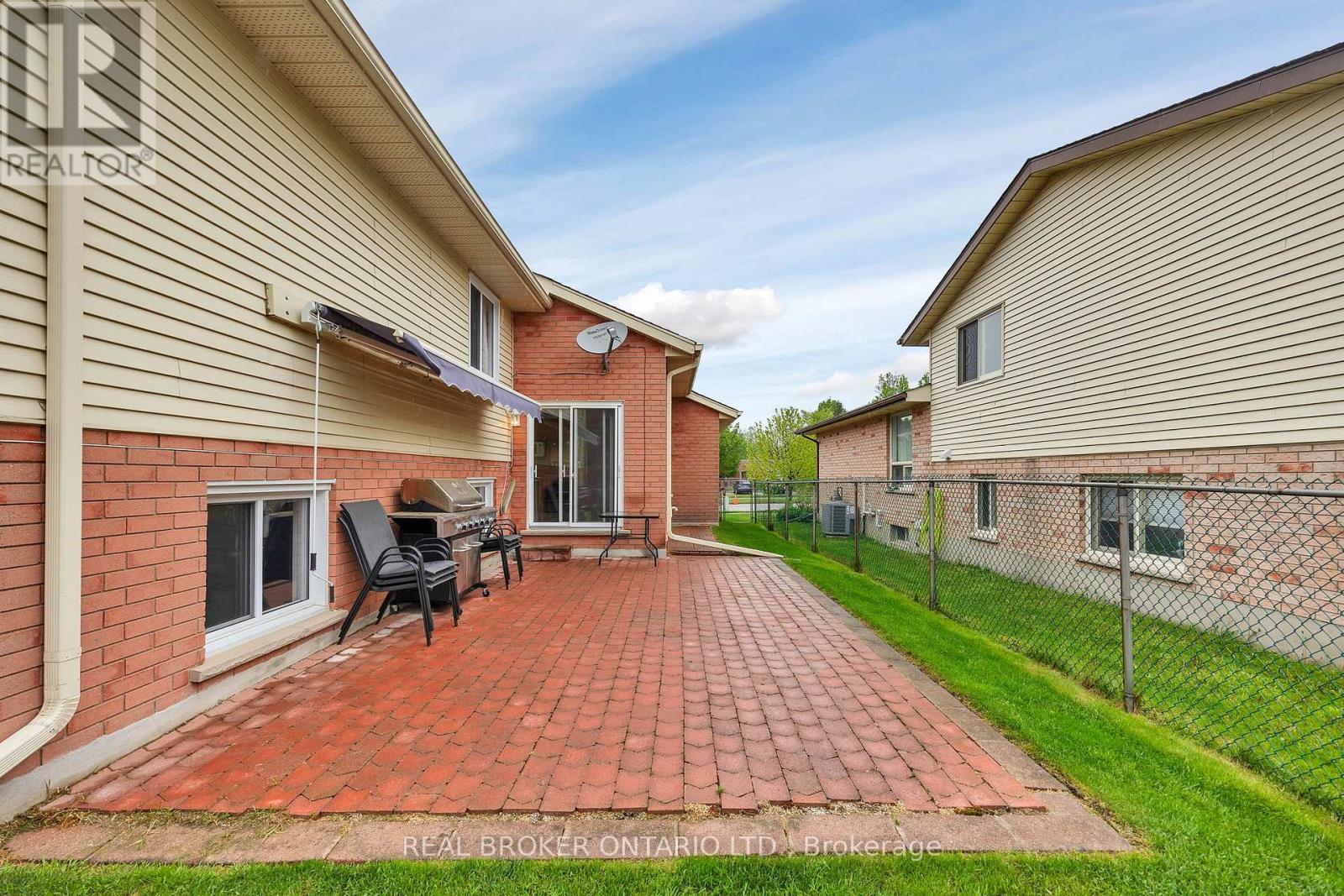 483 Northlake Drive, Waterloo, Ontario  N2V 2A4 - Photo 33 - X12181423