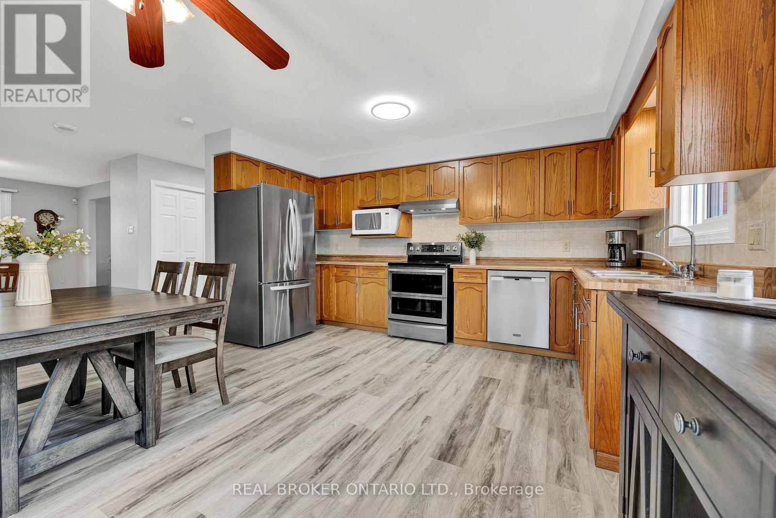483 Northlake Drive, Waterloo, Ontario  N2V 2A4 - Photo 6 - X12181423